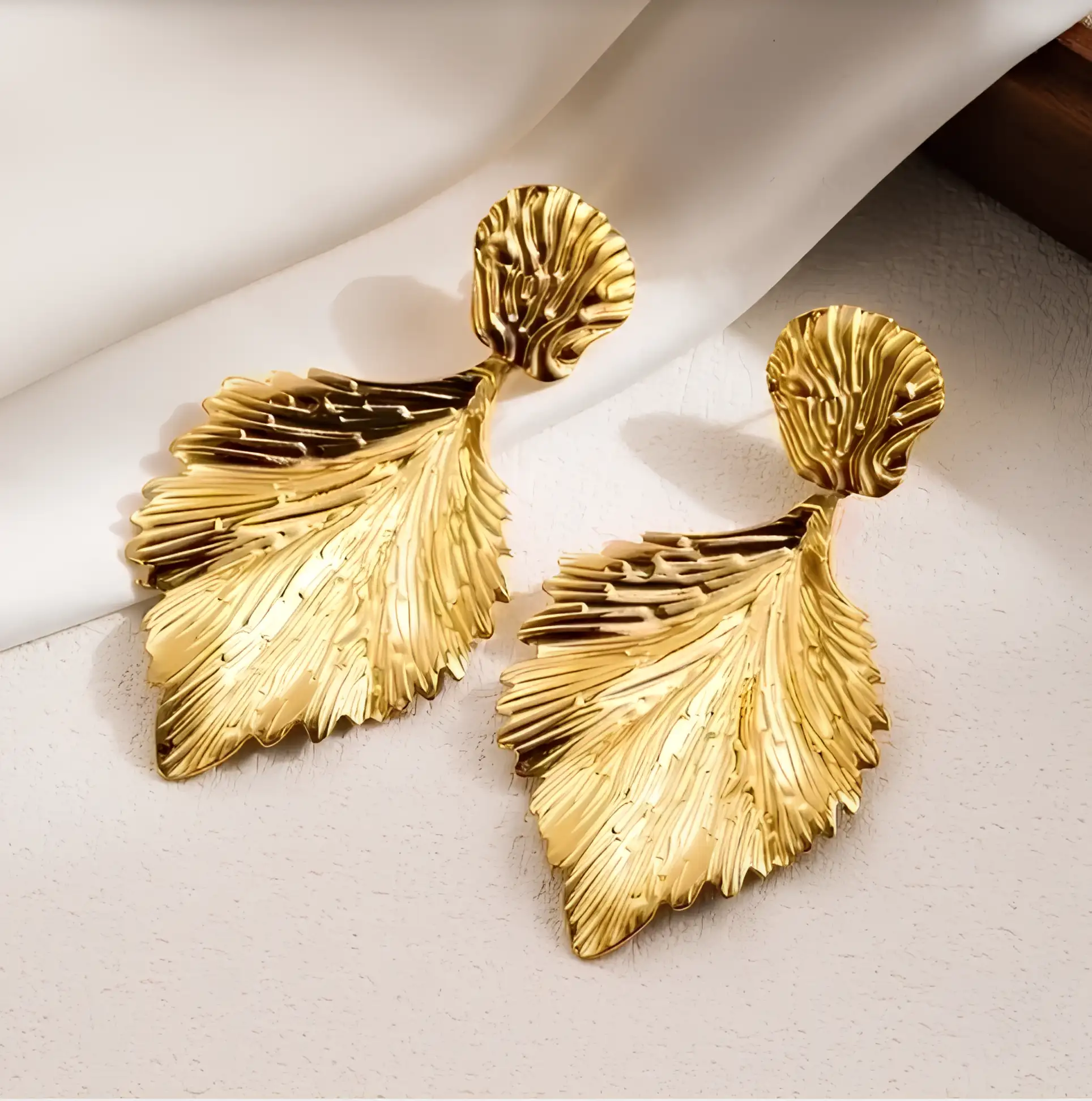 Boucles d'Oreilles Pendantes Feuille Tropicale Or